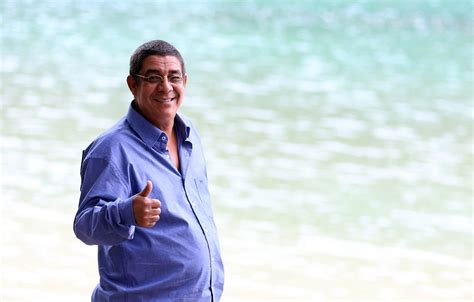 Zeca Pagodinho's Samba Extravaganza: A Night of Rhythmic Delight Under the Rio Sun!